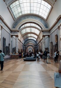 Sildebensparket gulv i det berømte Louvre i Paris